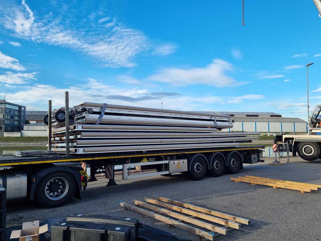 Anlieferung Schwimmsteg + Zugänge