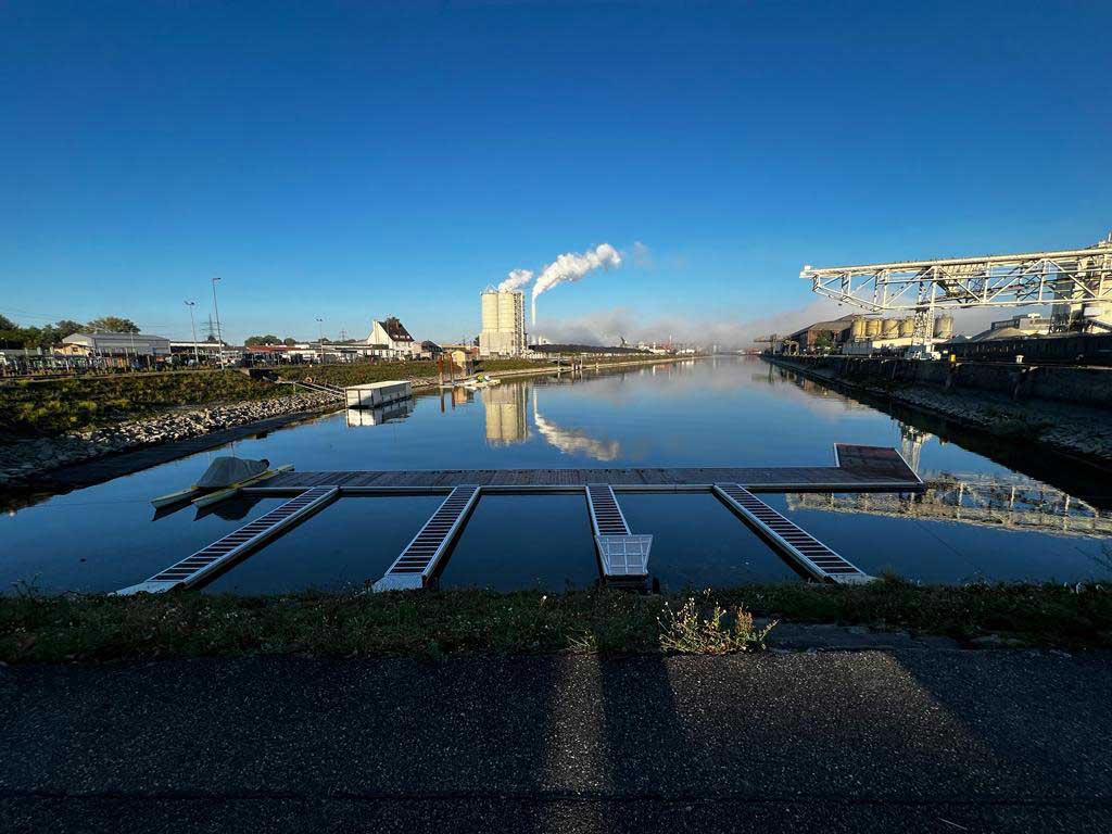 Schwimmsteganlage für Ruderer und Kanuten in Karlsruhe