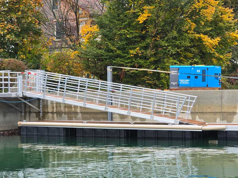 Podest mit Zugangsbrücke in Hagnau am Bodensee-