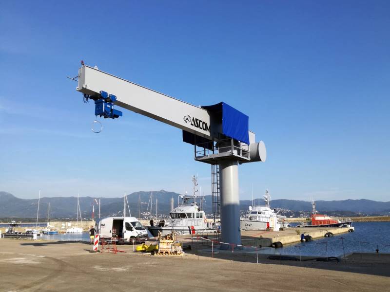 Ascom Bootskran 16 t mit 12m Ausleger