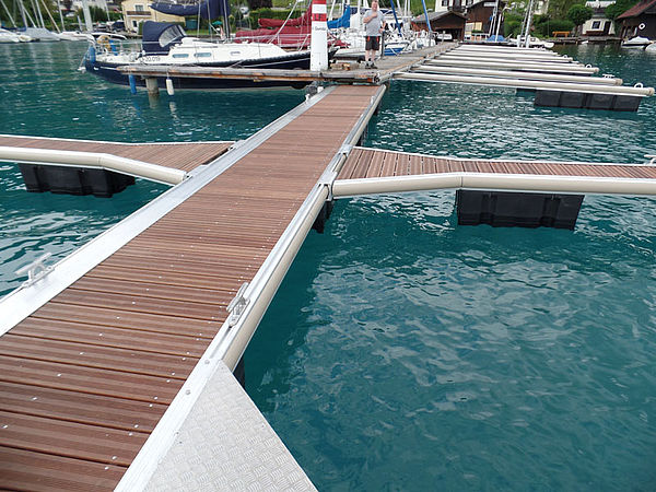 Schwimmsteganlage am Attersee