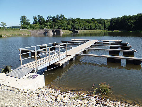 Schwimmsteganlage am Schiedersee
